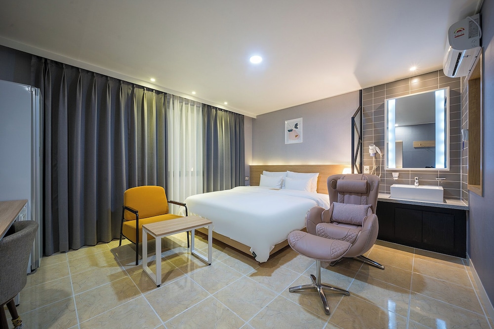 Executive Room
