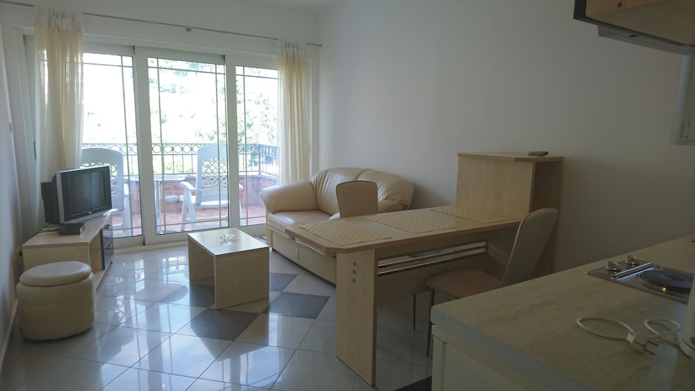 Apartment photo 1