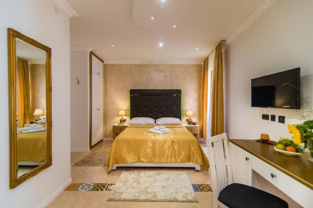 Deluxe Double or Twin Room - Photo 2