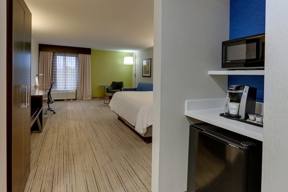 Standard Room, 1 King Bed with Sofa bed - Photo 2