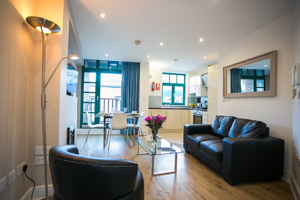 City Apartment, 2 Bedrooms, Kitchen, City View photo 1