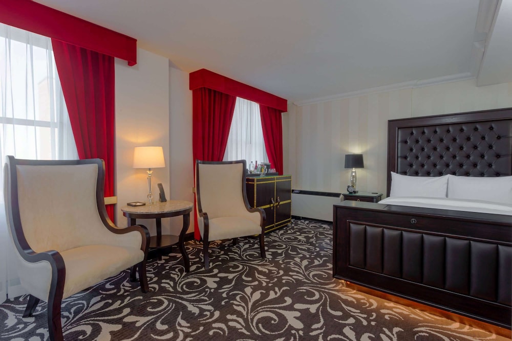 Deluxe Room, 1 King Bed, Non Smoking - Photo 2