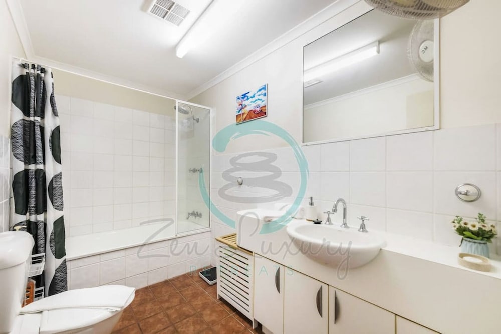 Exclusive Condo photo 3