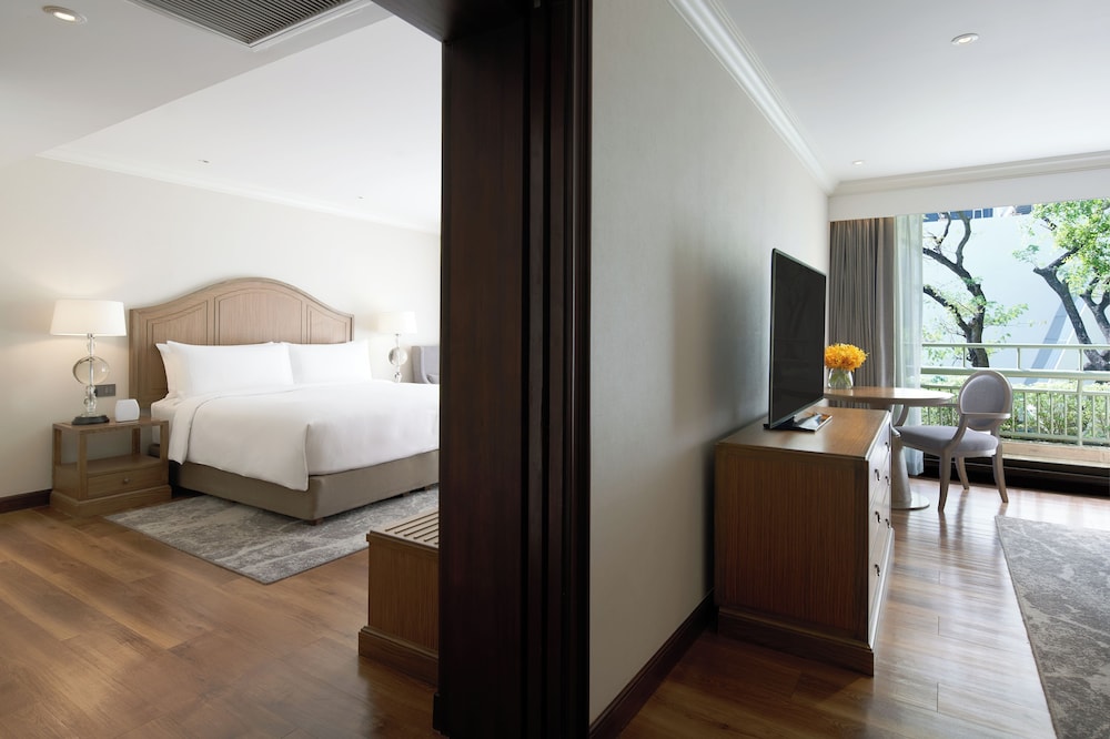 Suite, 1 King Bed photo 2