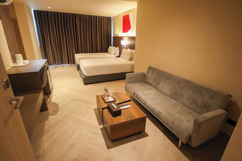 Deluxe Suite, City View - Photo 4