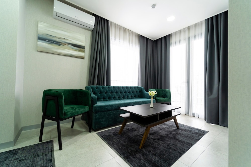 Comfort Suite, 1 King Bed, Balcony photo 1