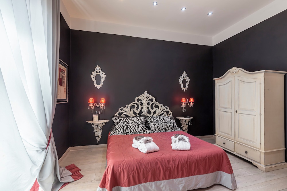 Economy Double Room - Photo 12