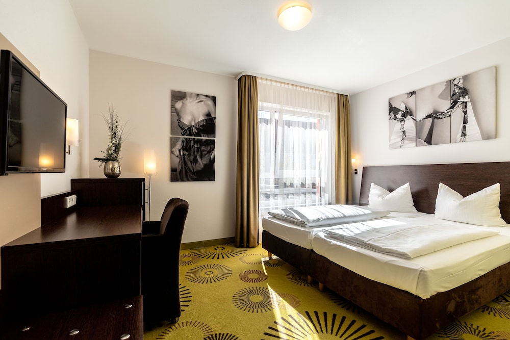 Double Room (Large)