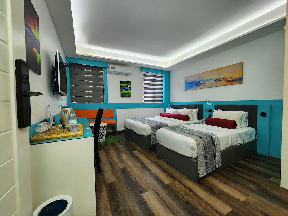 Deluxe Triple Room, City View photo 2