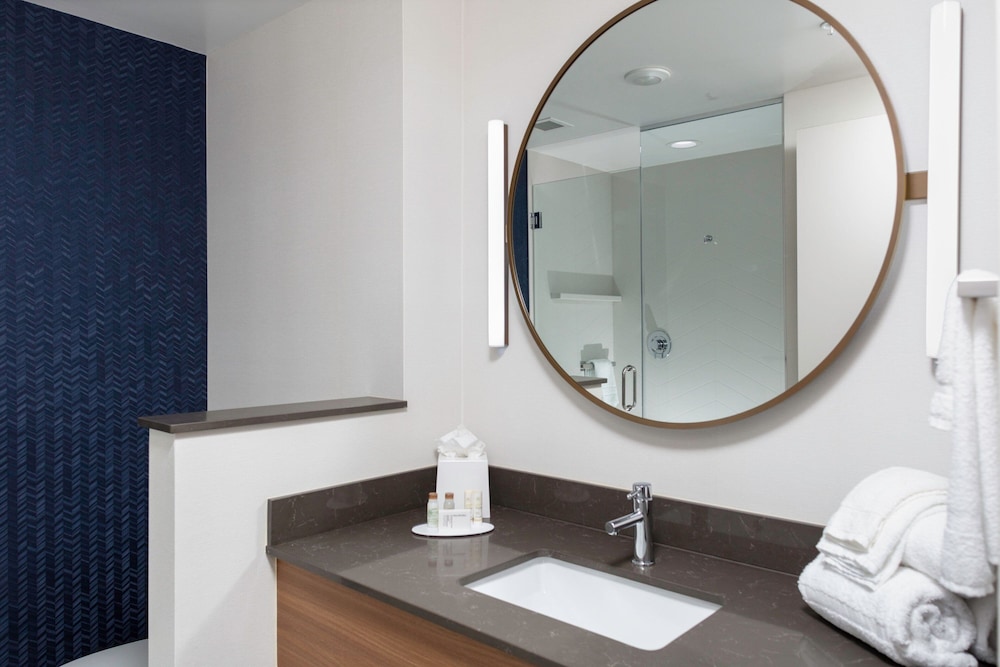 Suite, 1 King Bed (Hearing Accessible) - Photo 2