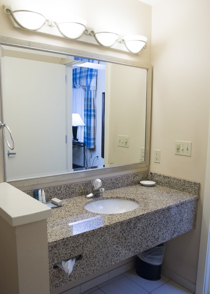 Suite, 2 Queen Beds Accessible photo 2