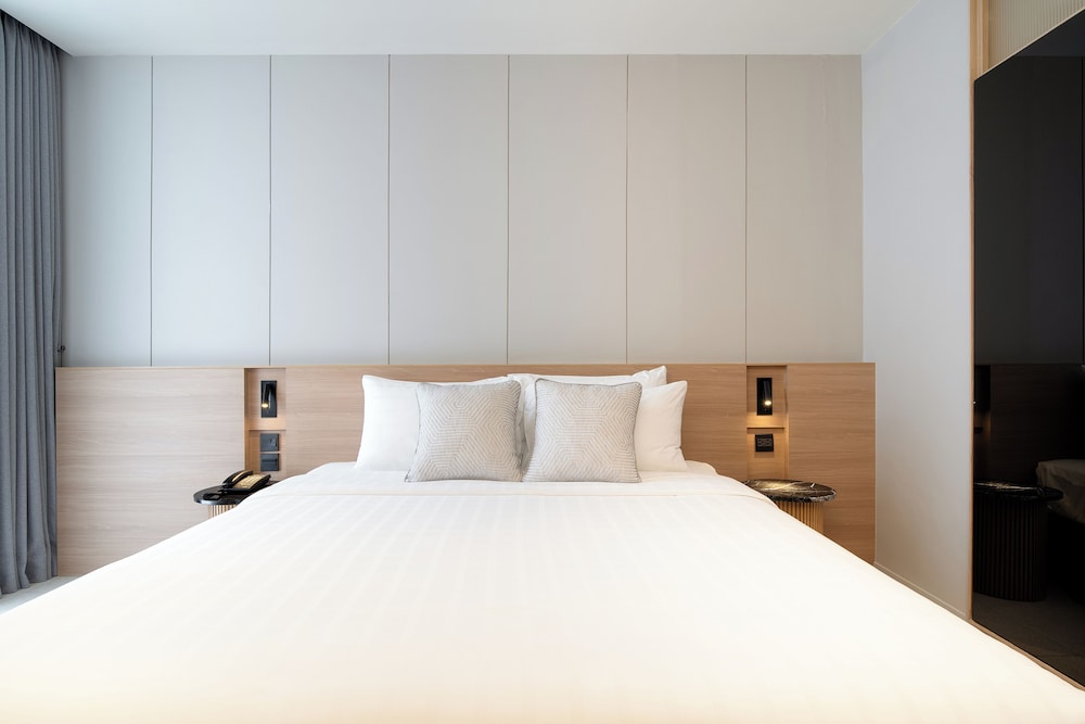 Deluxe King Room photo 3