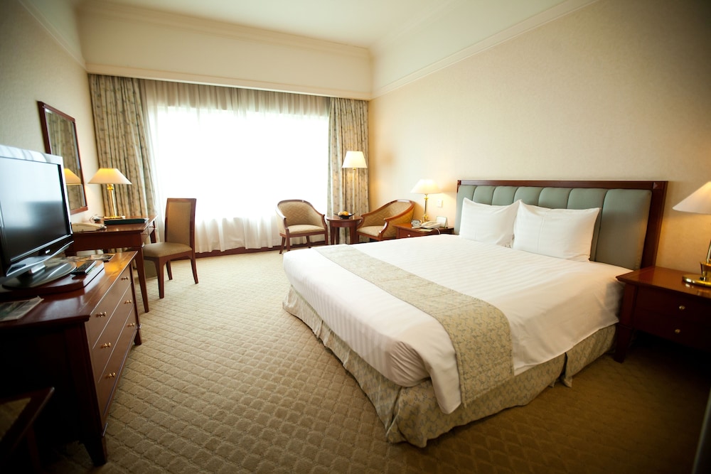 Superior City View Room (King Bed) - Photo 1