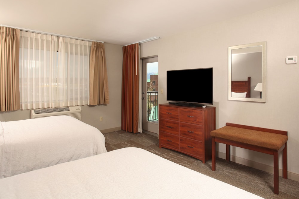 Suite, 2 Queen Beds, Non Smoking, Fireplace - Photo 2
