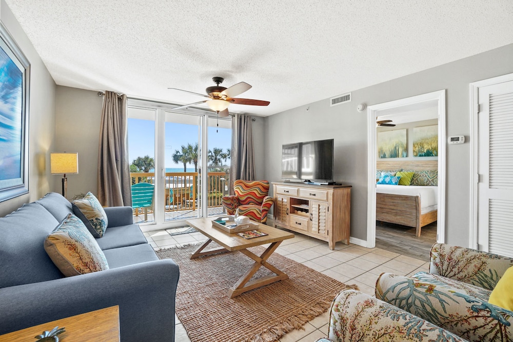 Condo, 2 Bedrooms, Partial Sea View (Pelican 217) photo 1