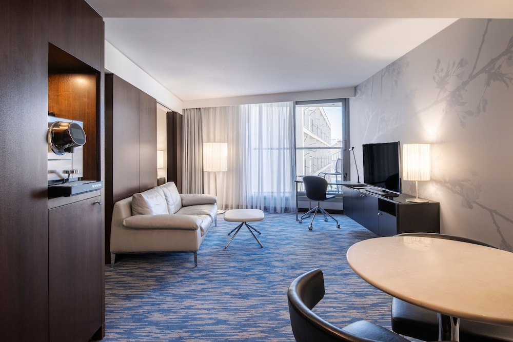 Suite, 1 Bedroom, Garden View (Home Suite Home)