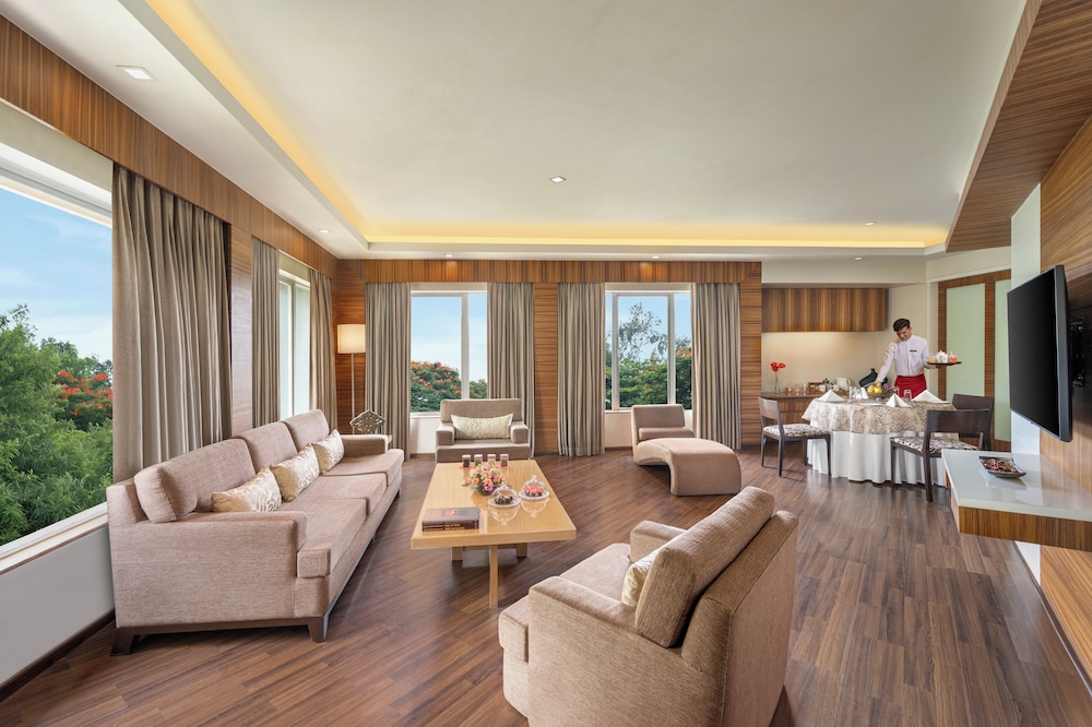 Suite, 1 King Bed, Garden View (Presidential Suite) photo