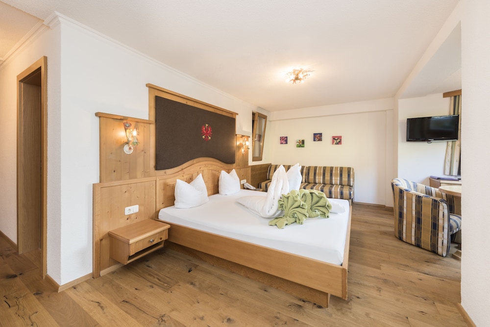 Classic Double Room, Valley View photo 2