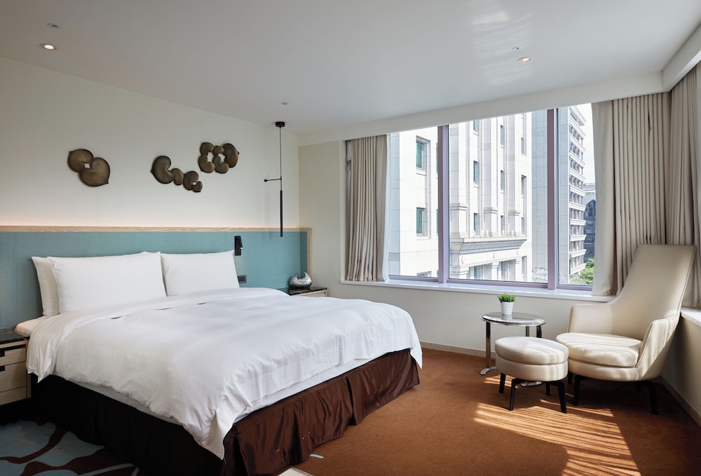 Executive Suite, City View photo 3