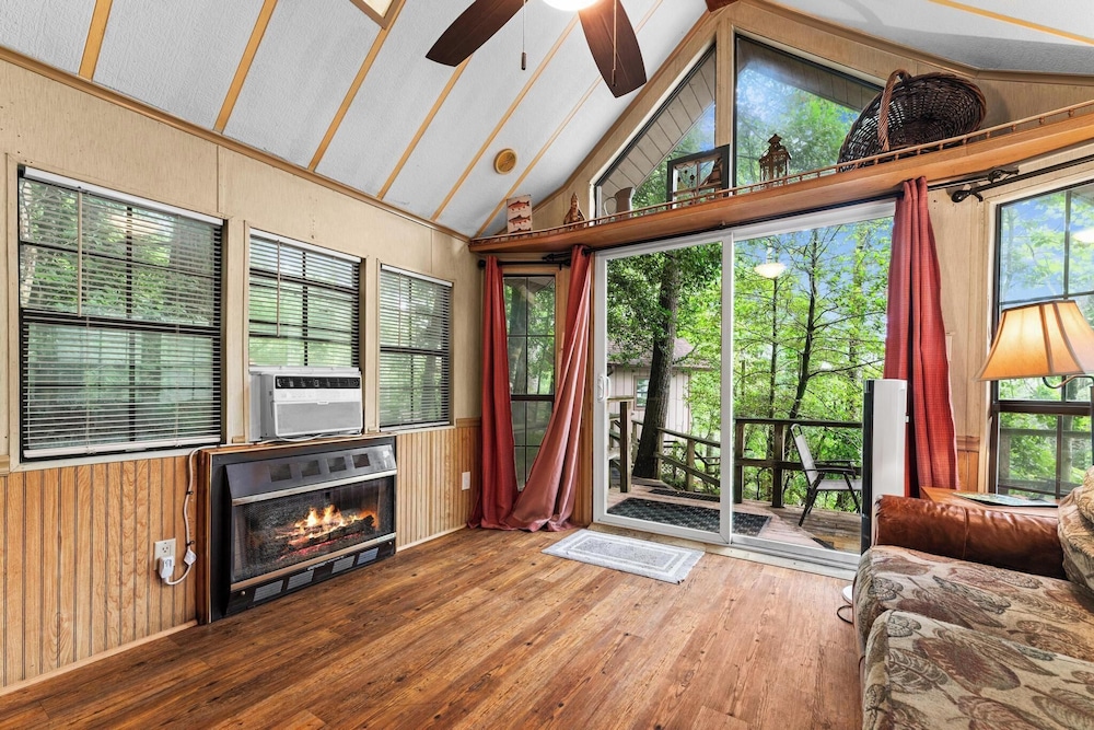 Waterfall Retreat-Family Cabin