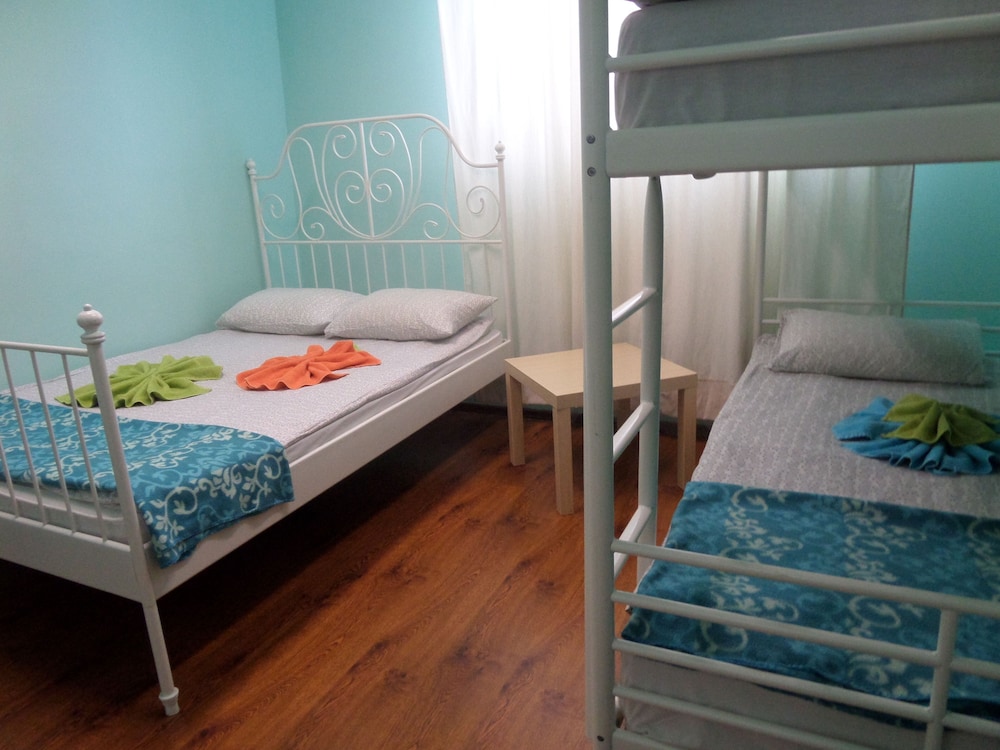 Family Room, Shared Bathroom (№6)