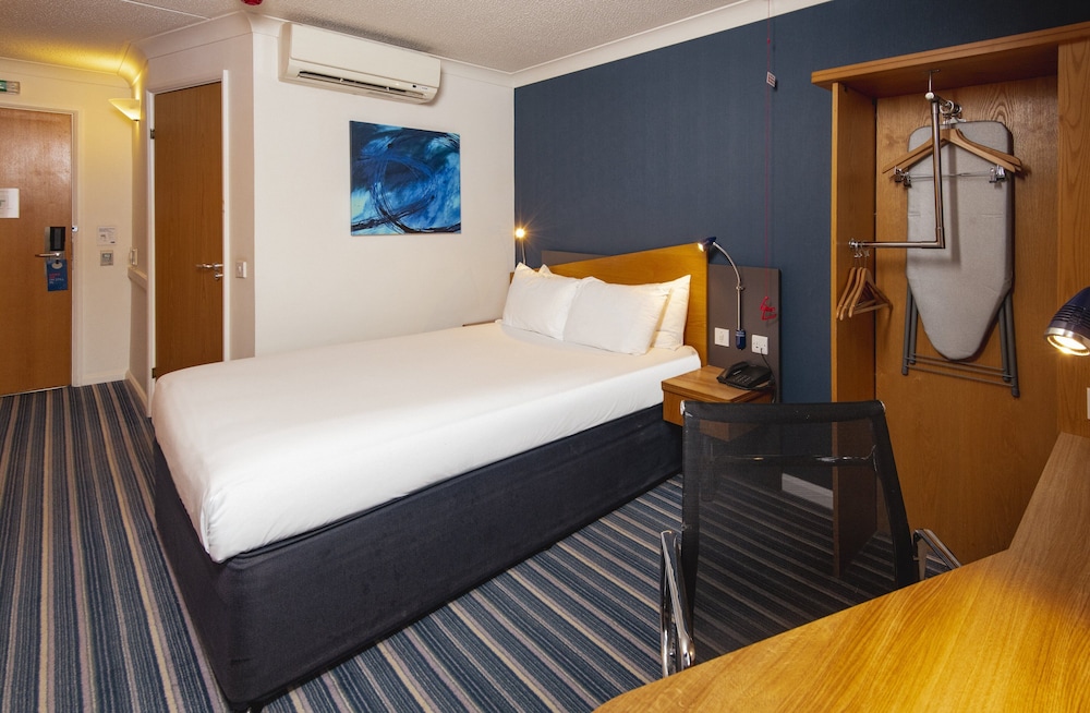 Room, 1 Double Bed, Accessible (with Free Hot Breakfast) - Photo 4