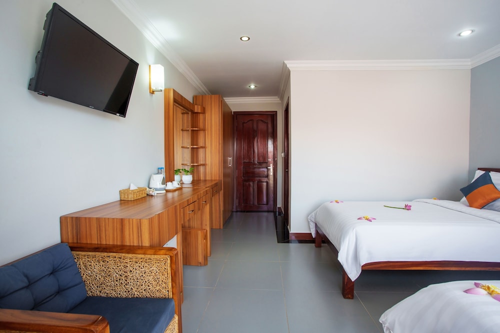 Deluxe Twin Room with Balcony - Photo 4
