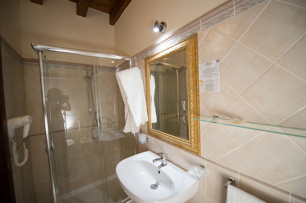 Double or Twin Room, 1 Bedroom, Smoking photo 3