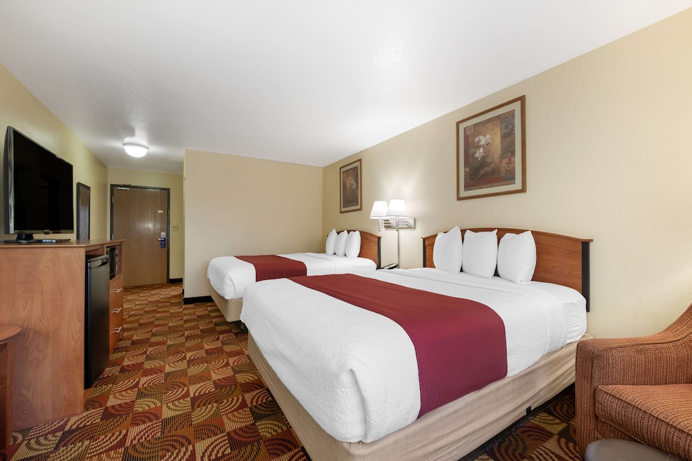 Suite, Multiple Beds, Non Smoking, Refrigerator & Microwave (with Sofabed) - Photo 3