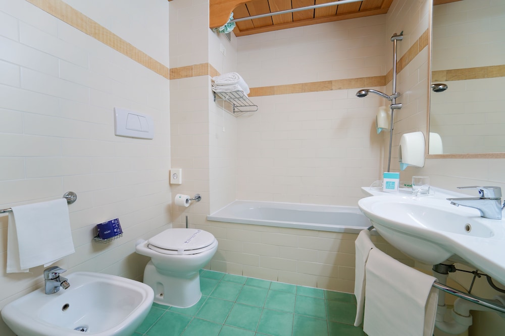 Classic Double Room - Photo 41