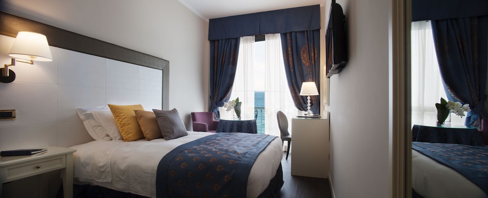 Superior Single Room, Balcony, Lake View photo 1