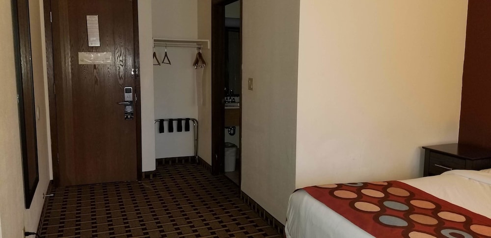 Studio Suite, 1 King Bed, Non Smoking - Photo 7