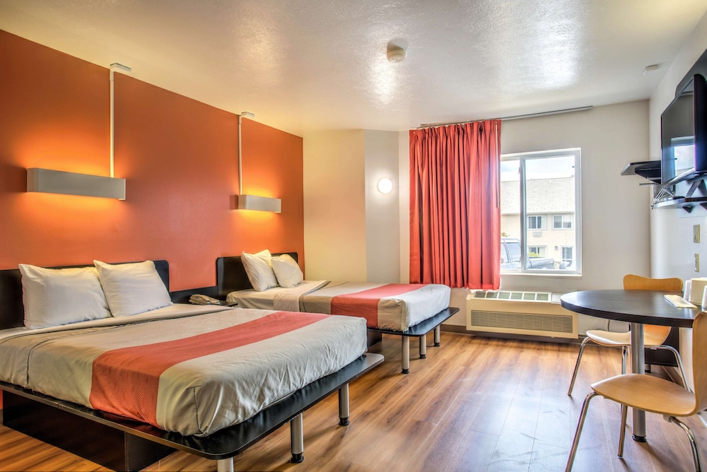 Standard Room, 2 Double Beds, Non Smoking, Refrigerator & Microwave photo 2