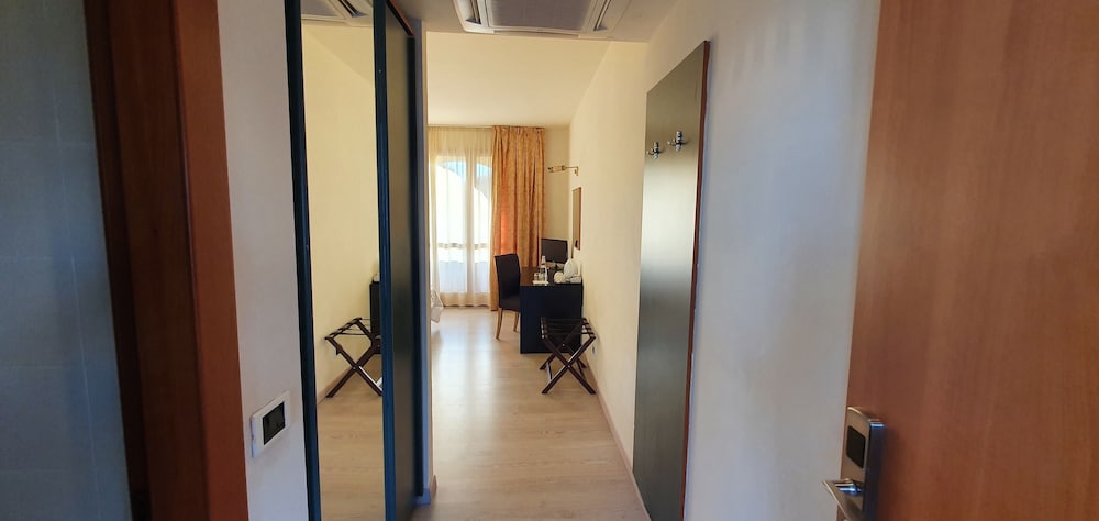 Classic Triple Room photo 2