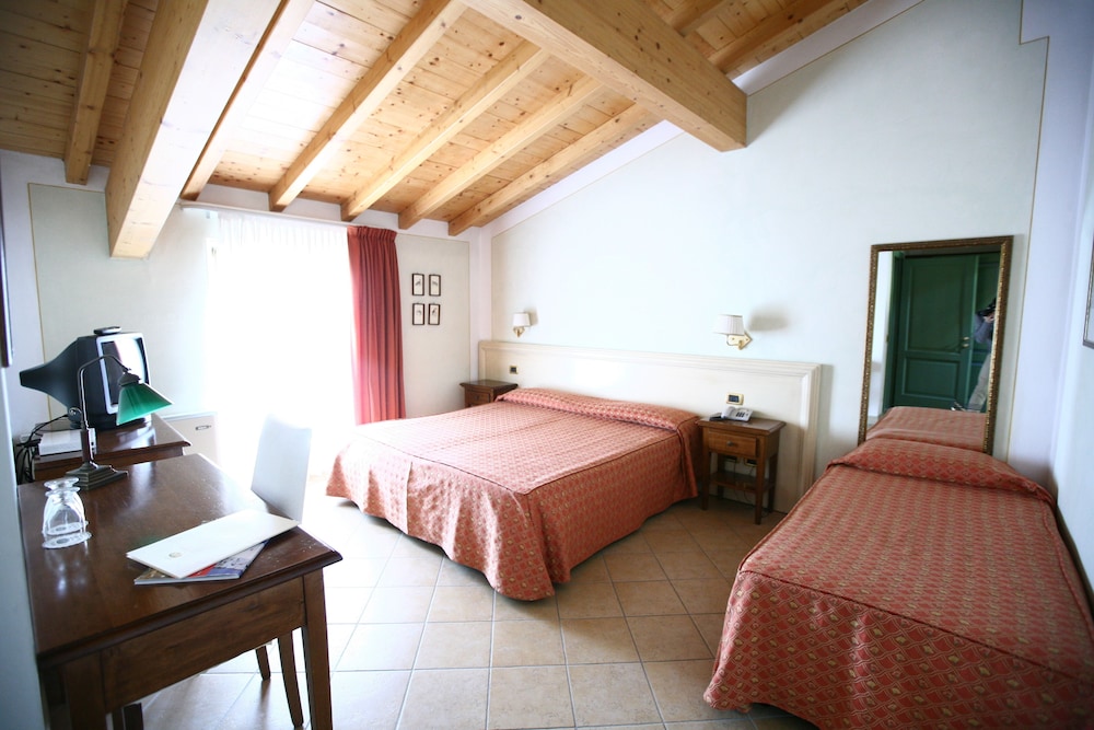 Classic Triple Room photo 1