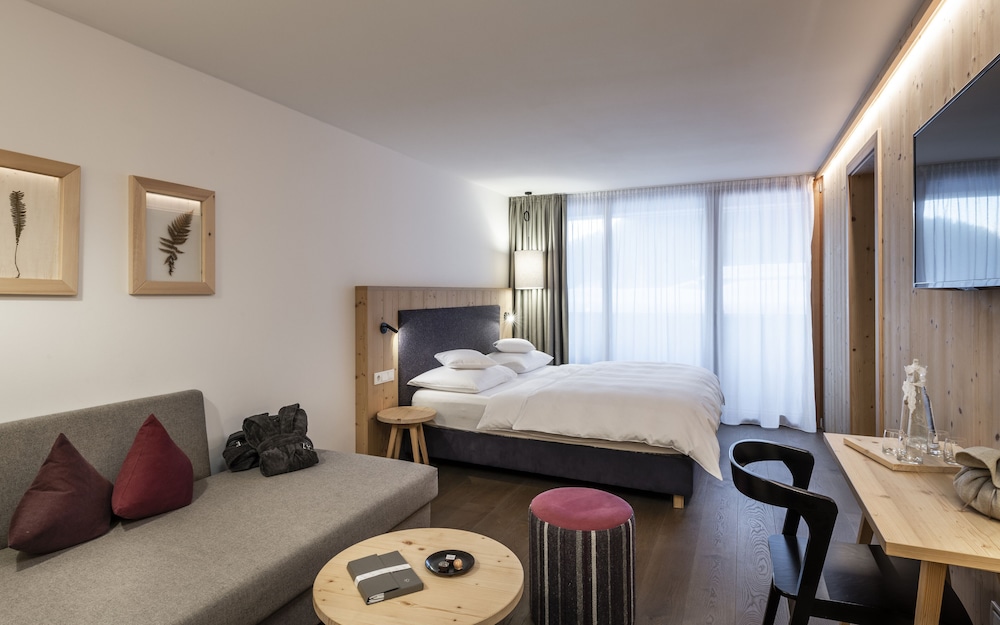 Family Suite, 1 Bedroom, Balcony, Mountain View photo 2