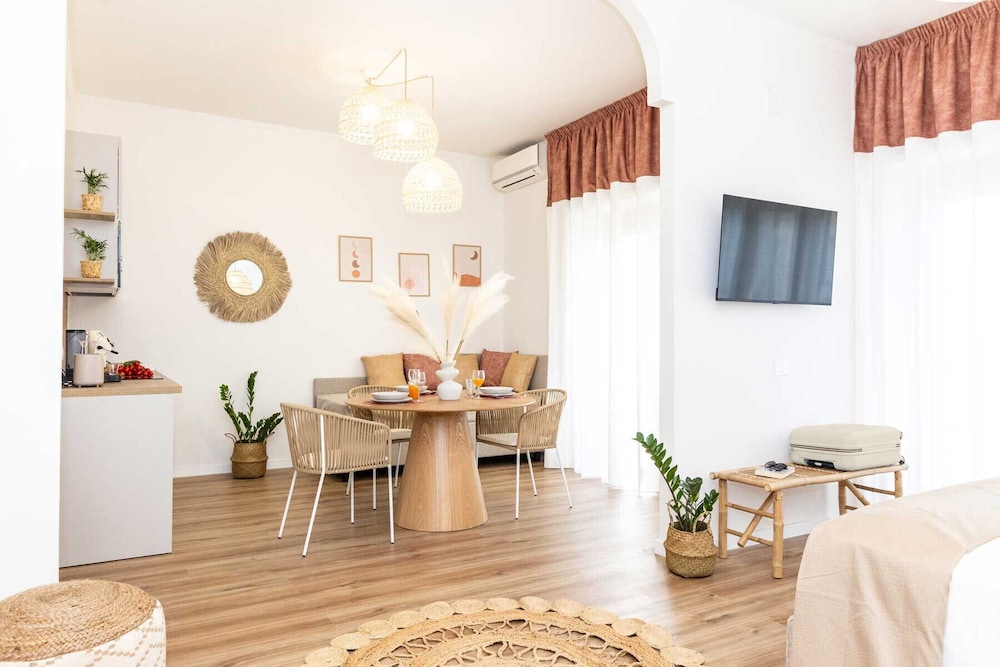 Apartment, Smoking