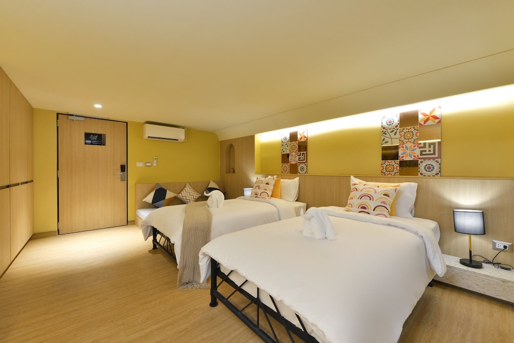 Executive Twin Room with Bathtub photo 1