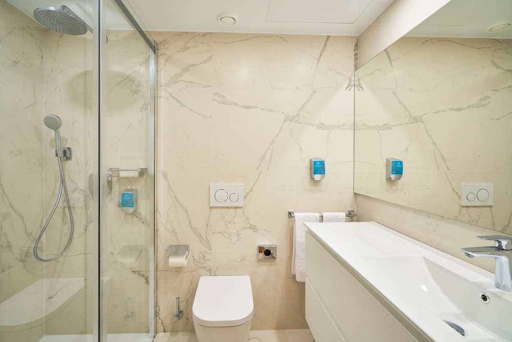Suite, 1 Bedroom, Terrace - Photo 10