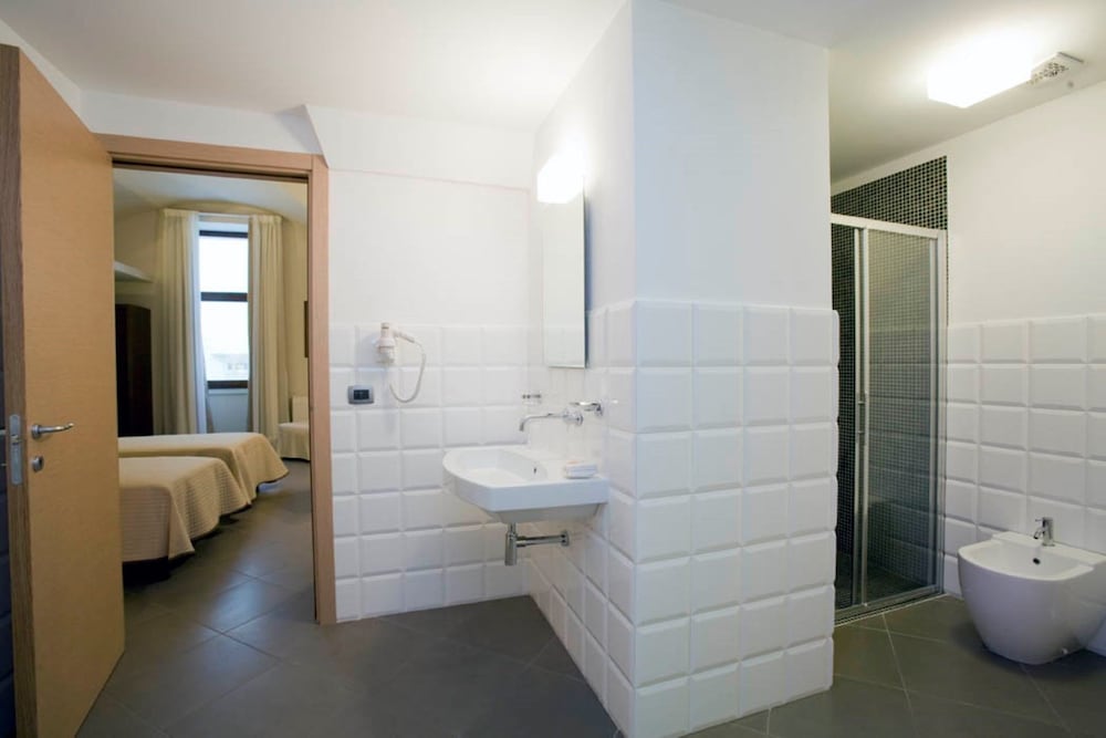 Double or Twin Room photo 3