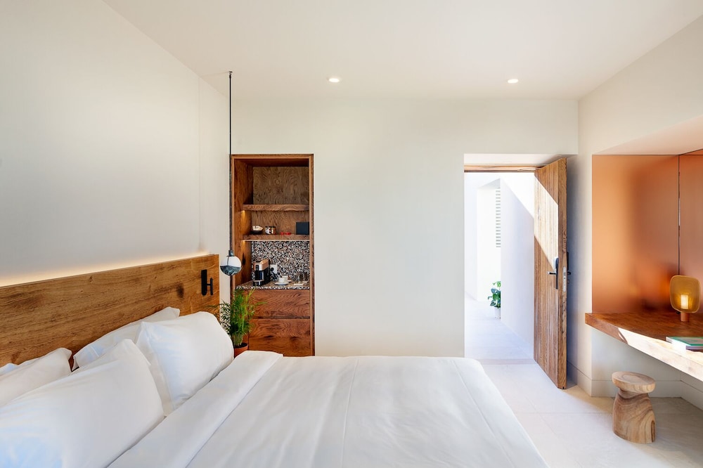 Nous Prime Balcony Room - Photo 1