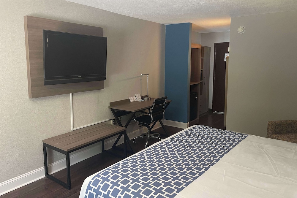 Room, 1 King Bed, Non Smoking - Photo 3
