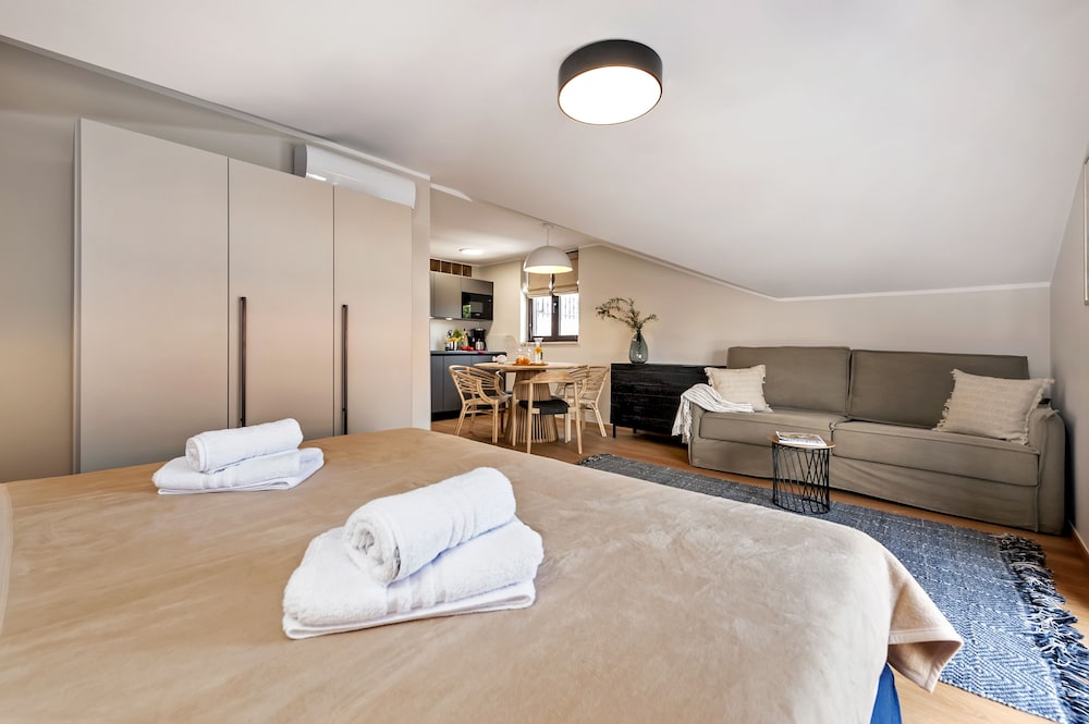 Deluxe Studio, Balcony - Photo 4