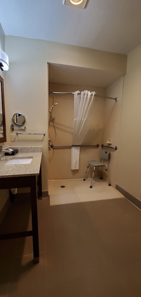 Room, 2 Queen Beds, Accessible, Non Smoking photo 2