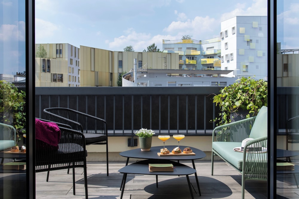 Premium Double Room, 1 Double Bed, Terrace (Privilege) thumbnail 5