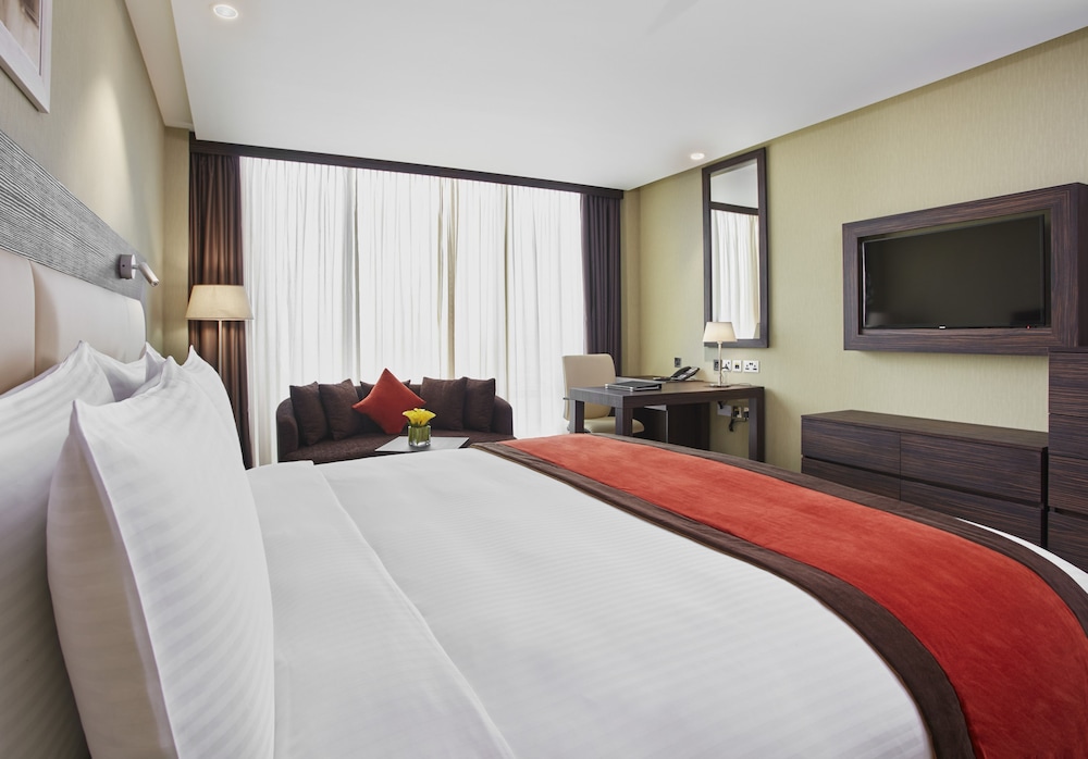 Suite, 1 King Bed, Smoking, Club Lounge Access (Diplomatic) photo 3