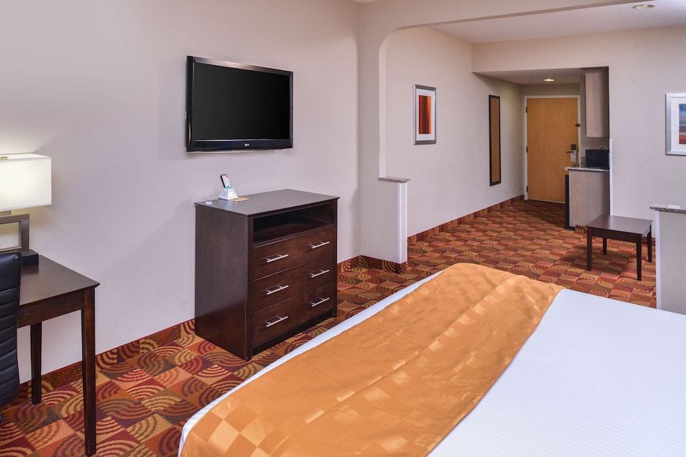 Suite, 1 King Bed, Non Smoking photo 3