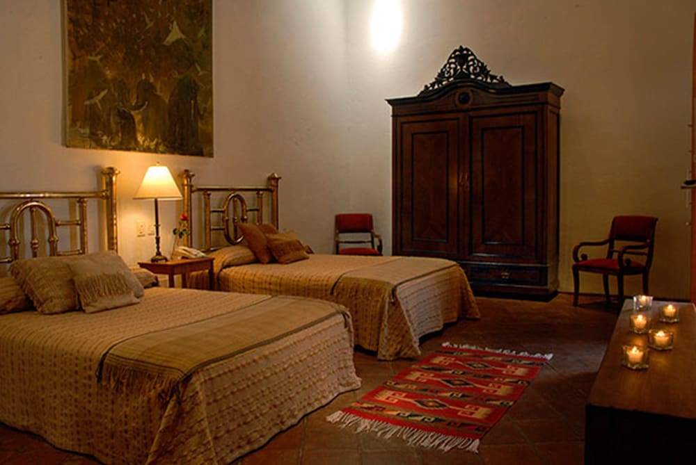 Mitla, 2 double beds photo 1