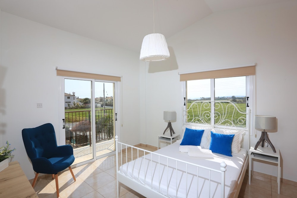 Villa photo 2