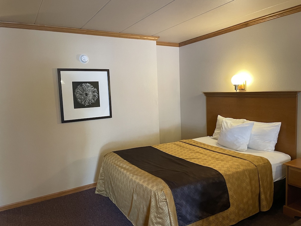 Standard Room, 1 Queen Bed
